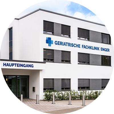 Gebäude und Haupteingang der geriatrischen Fachklinik in Enger