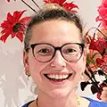 Profilbild von lächelnder Pflegfachkraft