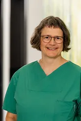 kleines Porträt der Logopädin in grünem Pflegeoberteil, Fachbereich Logopädie
